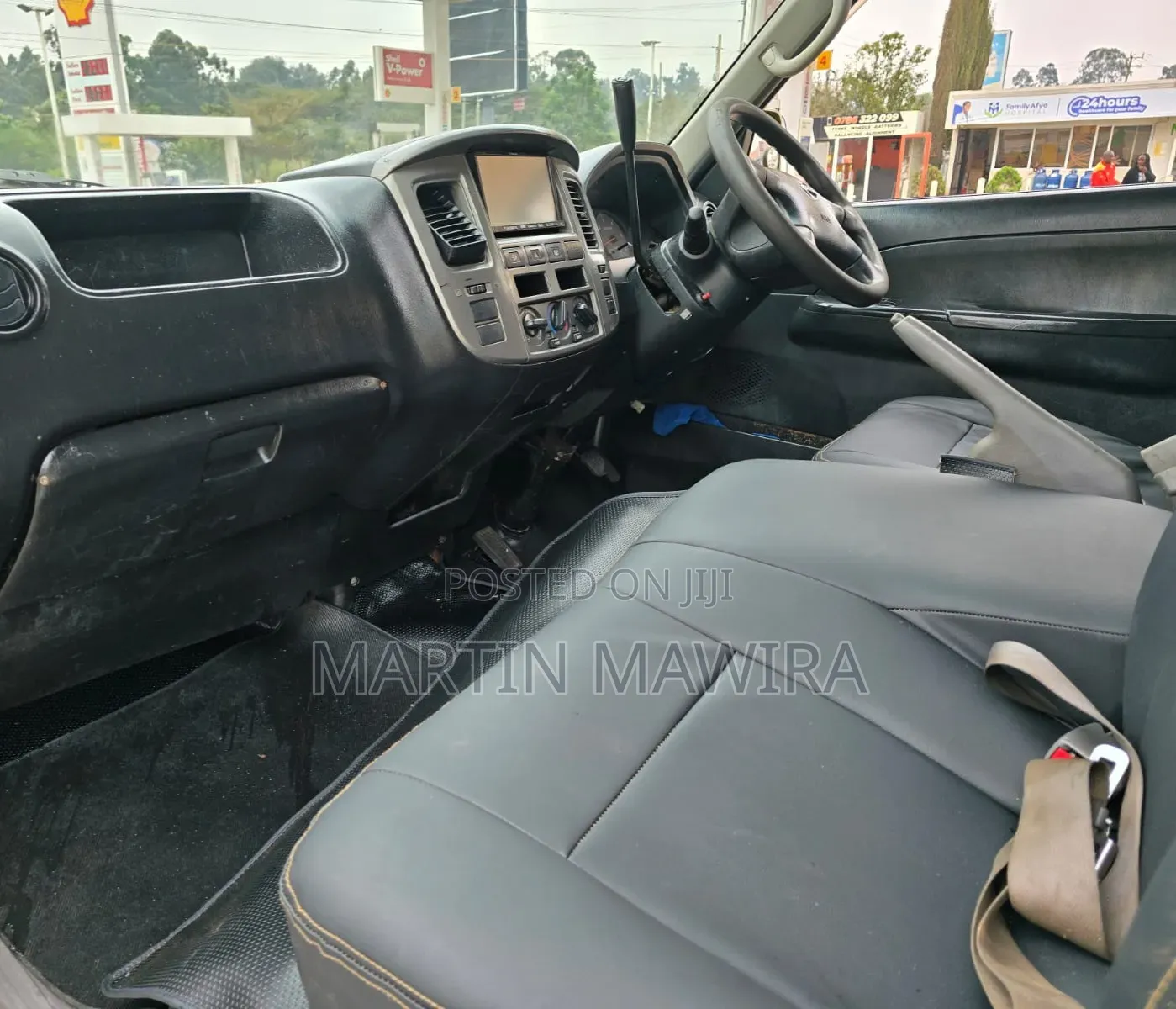 Nissan Caravan (Urvan) 2012 Yellow