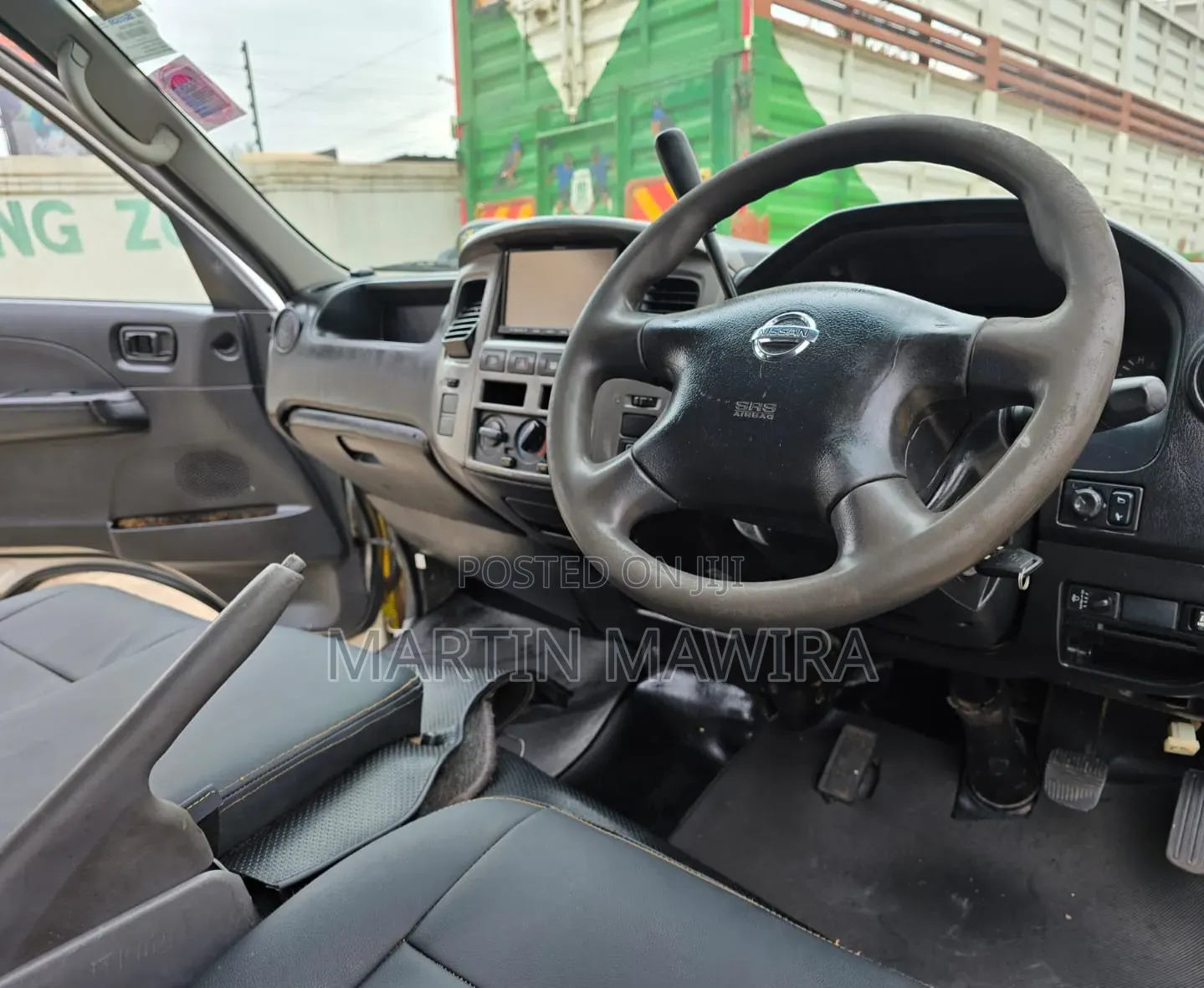 Nissan Caravan (Urvan) 2012 Yellow