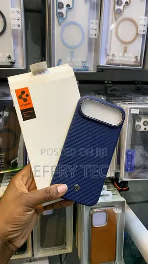 Blue Carbon-Fiber Magnetic Phone Case Designed for the iPhone 17 Air