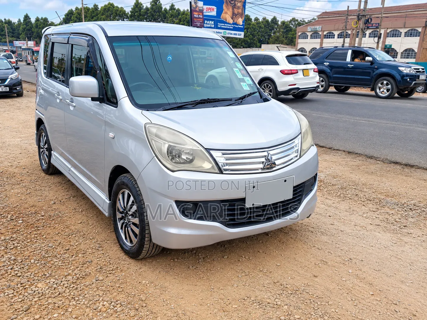 Mitsubishi Delica 2012 Silver
