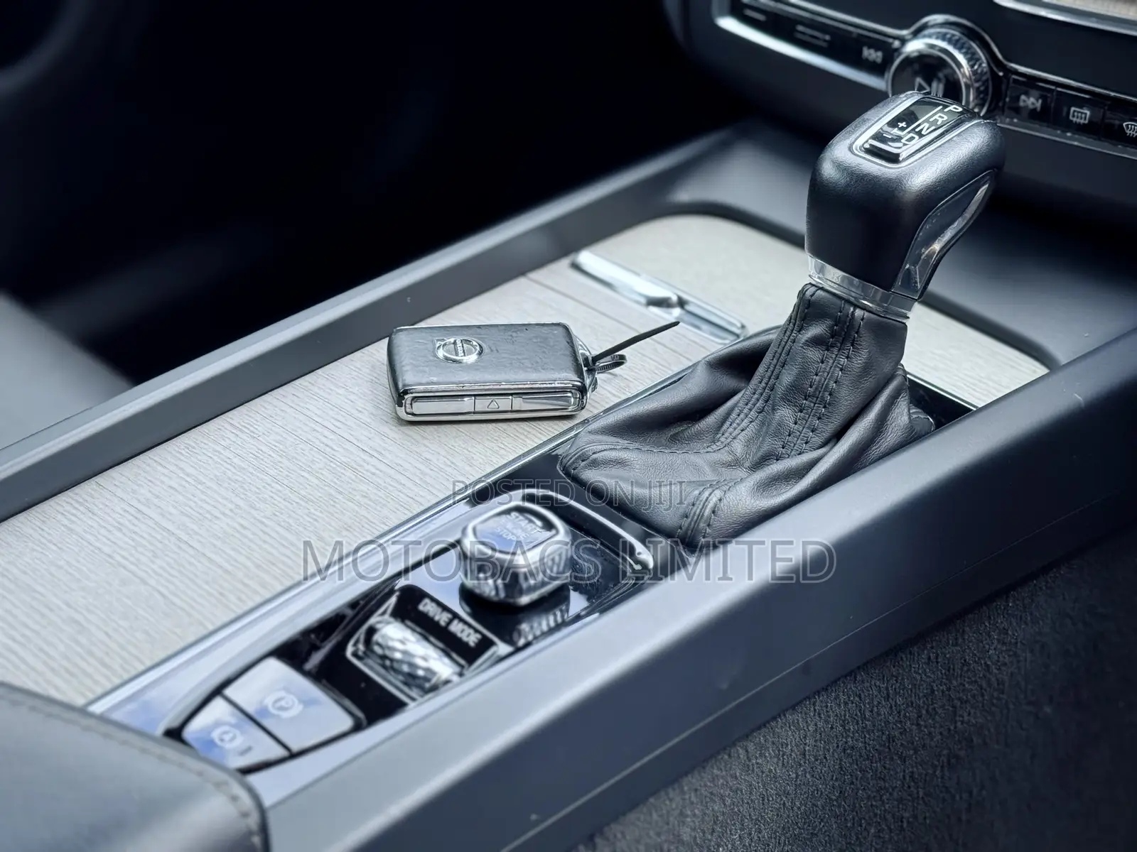 Volvo XC60 T5 Inscription AWD 2019 Pearl