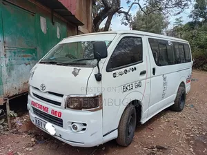 Toyota HiAce 2005 White