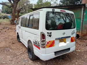 Toyota HiAce 2005 White