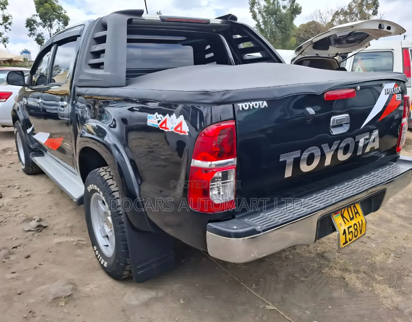 Toyota Hilux 2013 Black
