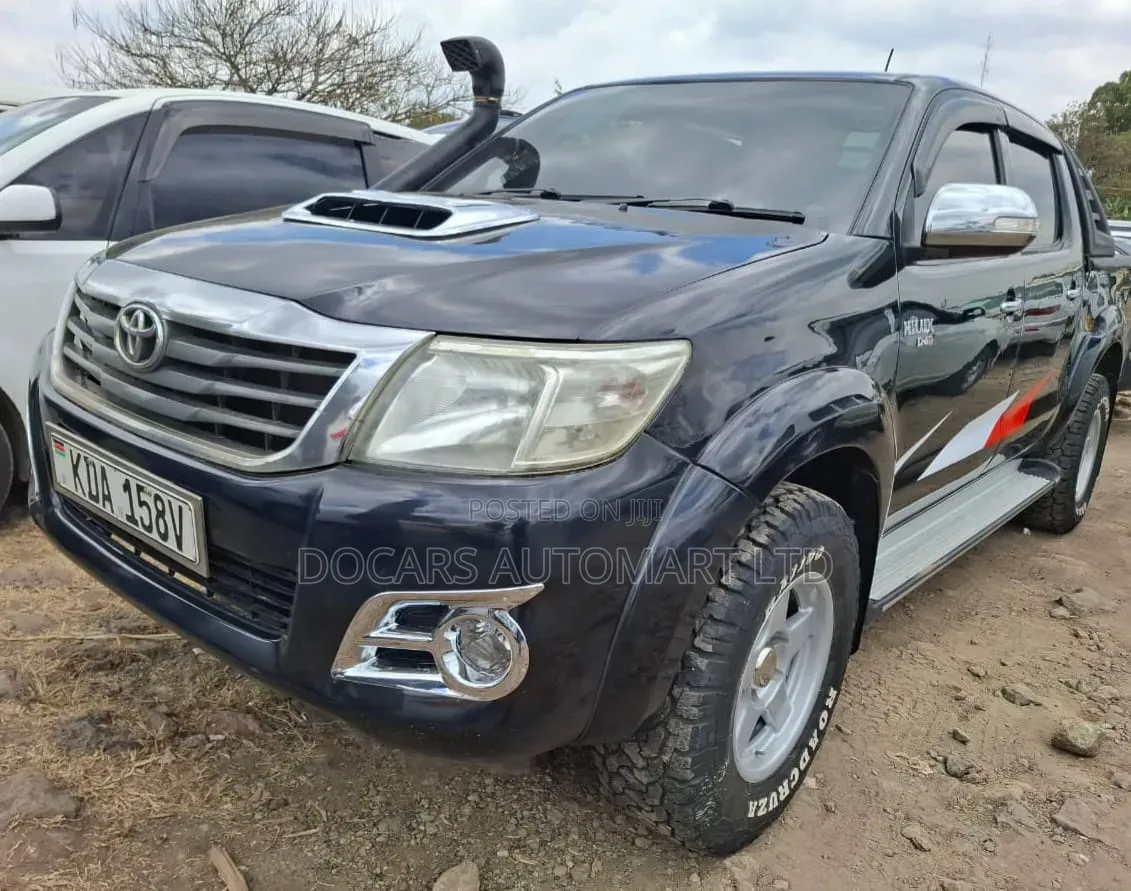 Toyota Hilux 2013 Black