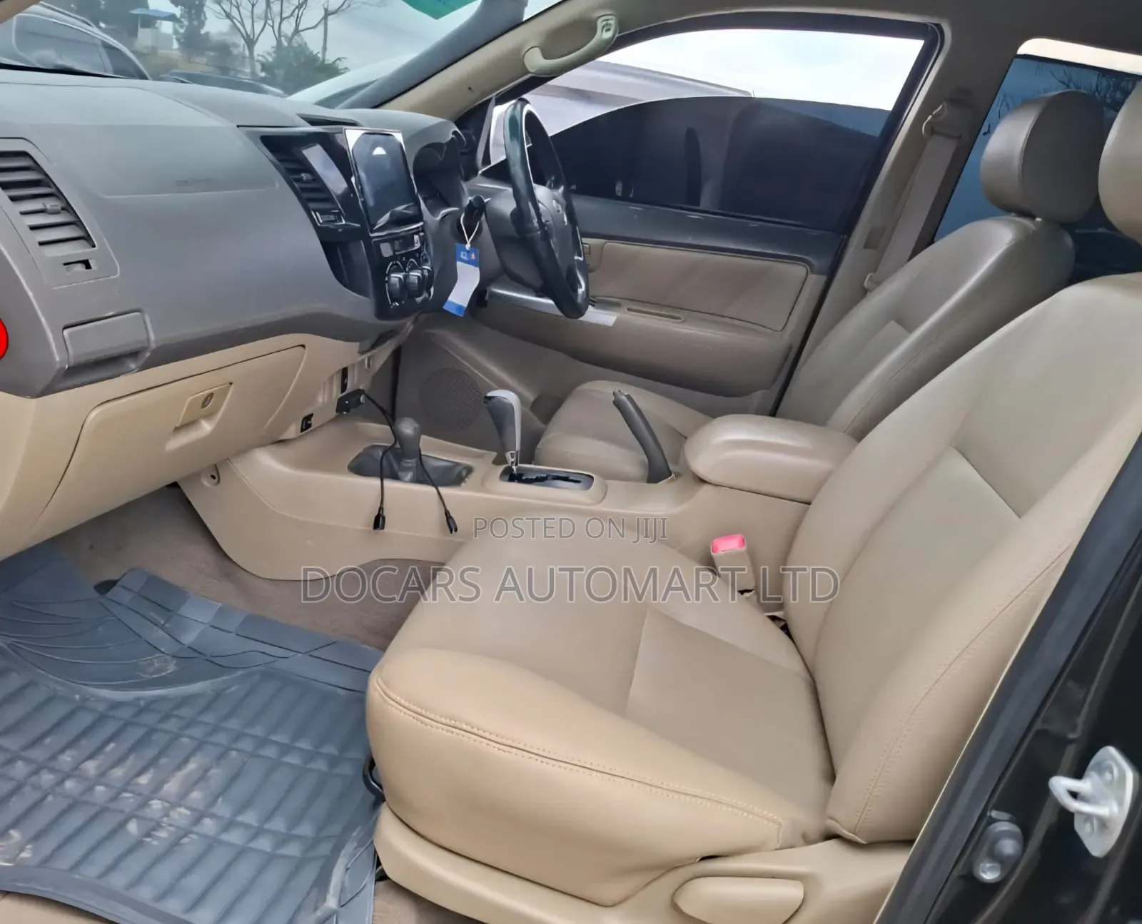Toyota Hilux 2013 Black