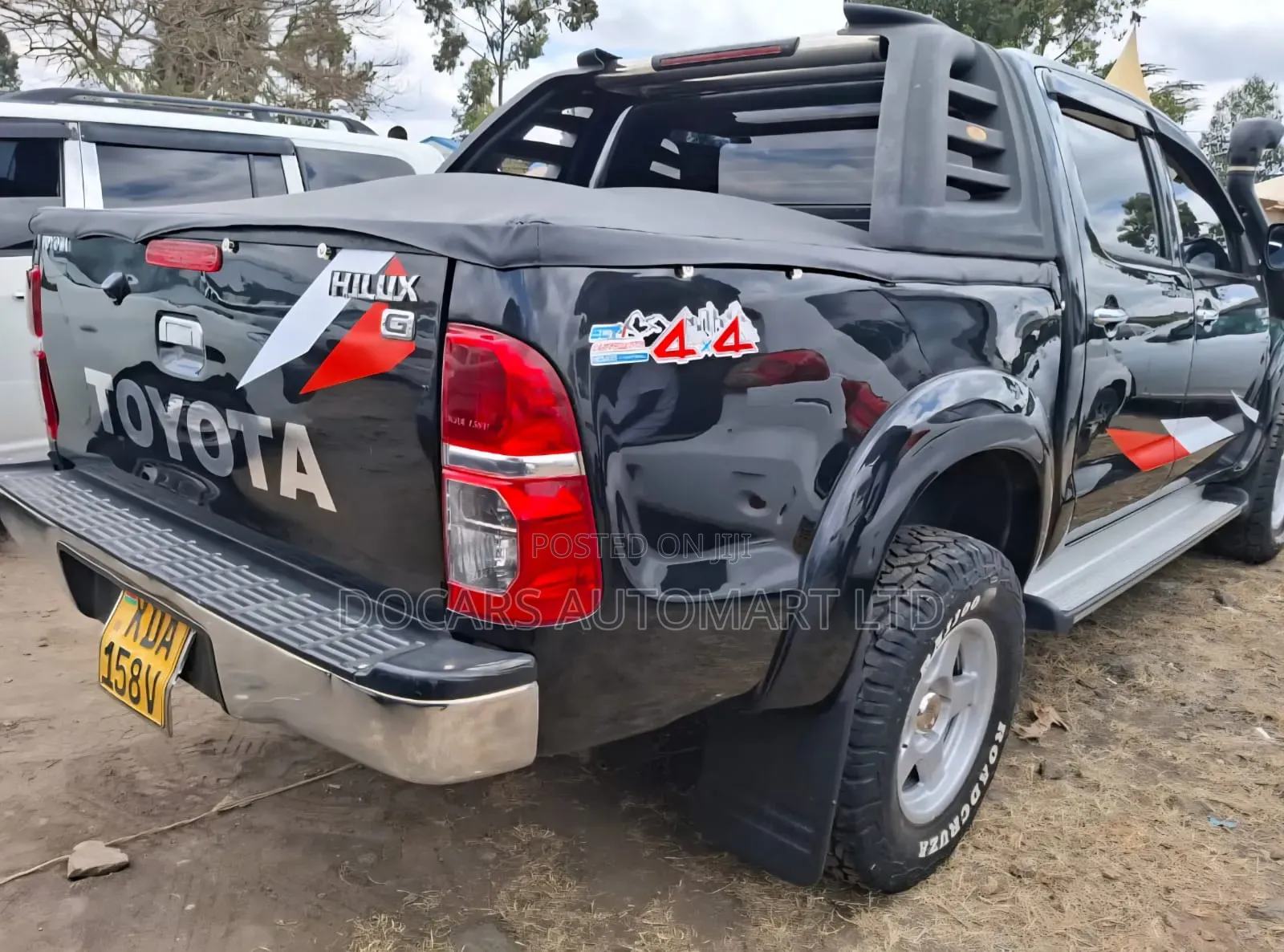 Toyota Hilux 2013 Black