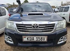 Toyota Hilux 2013 Black