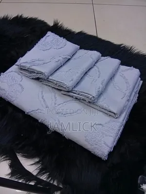 TUFTED DUVET COVER SET – 6×7 - Sn