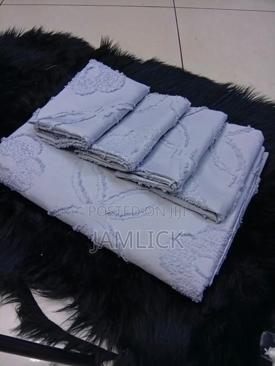 TUFTED DUVET COVER SET – 6×7 - Sn
