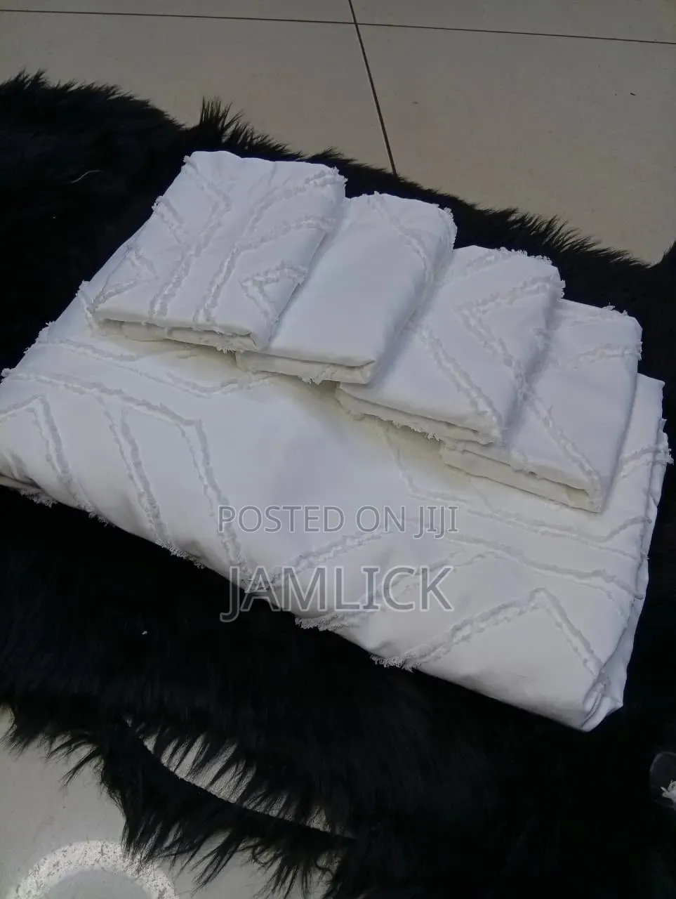 TUFTED DUVET COVER SET – 6×7 - Sn