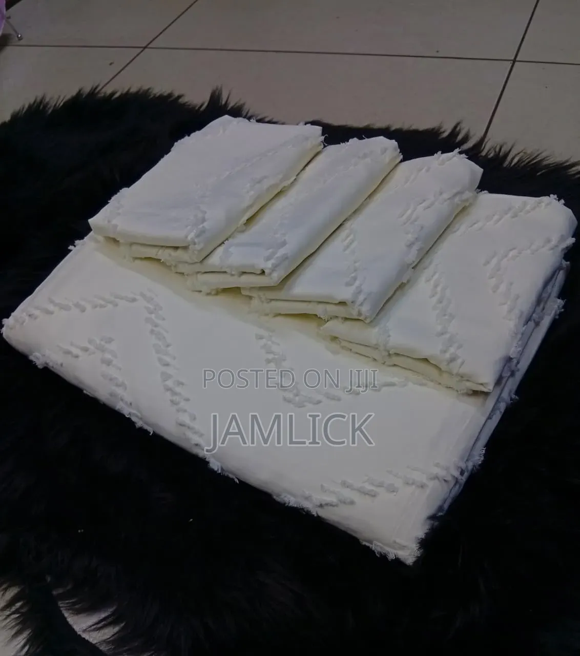 TUFTED DUVET COVER SET – 6×7 - Sn