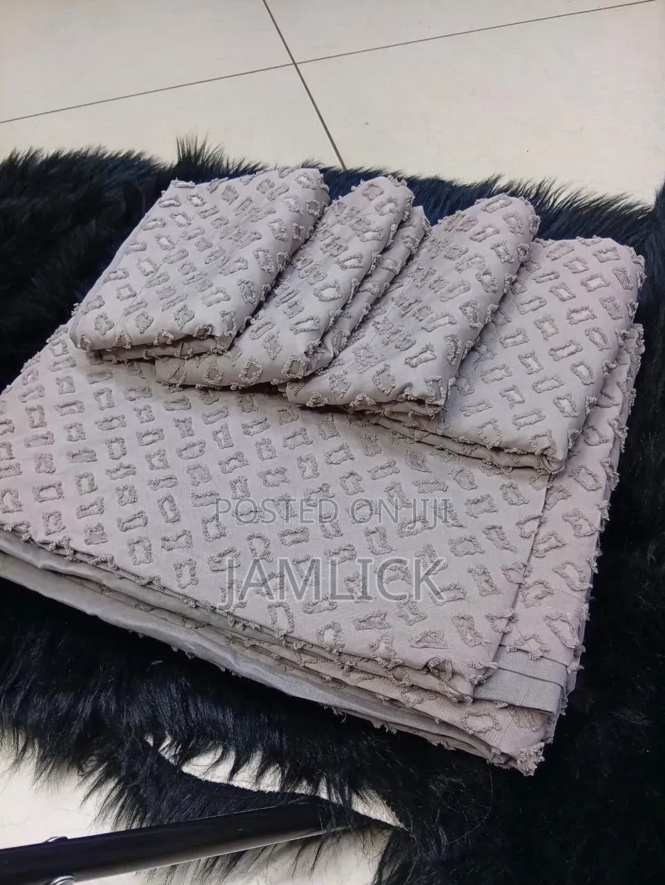 TUFTED DUVET COVER SET – 6×7 - Sn