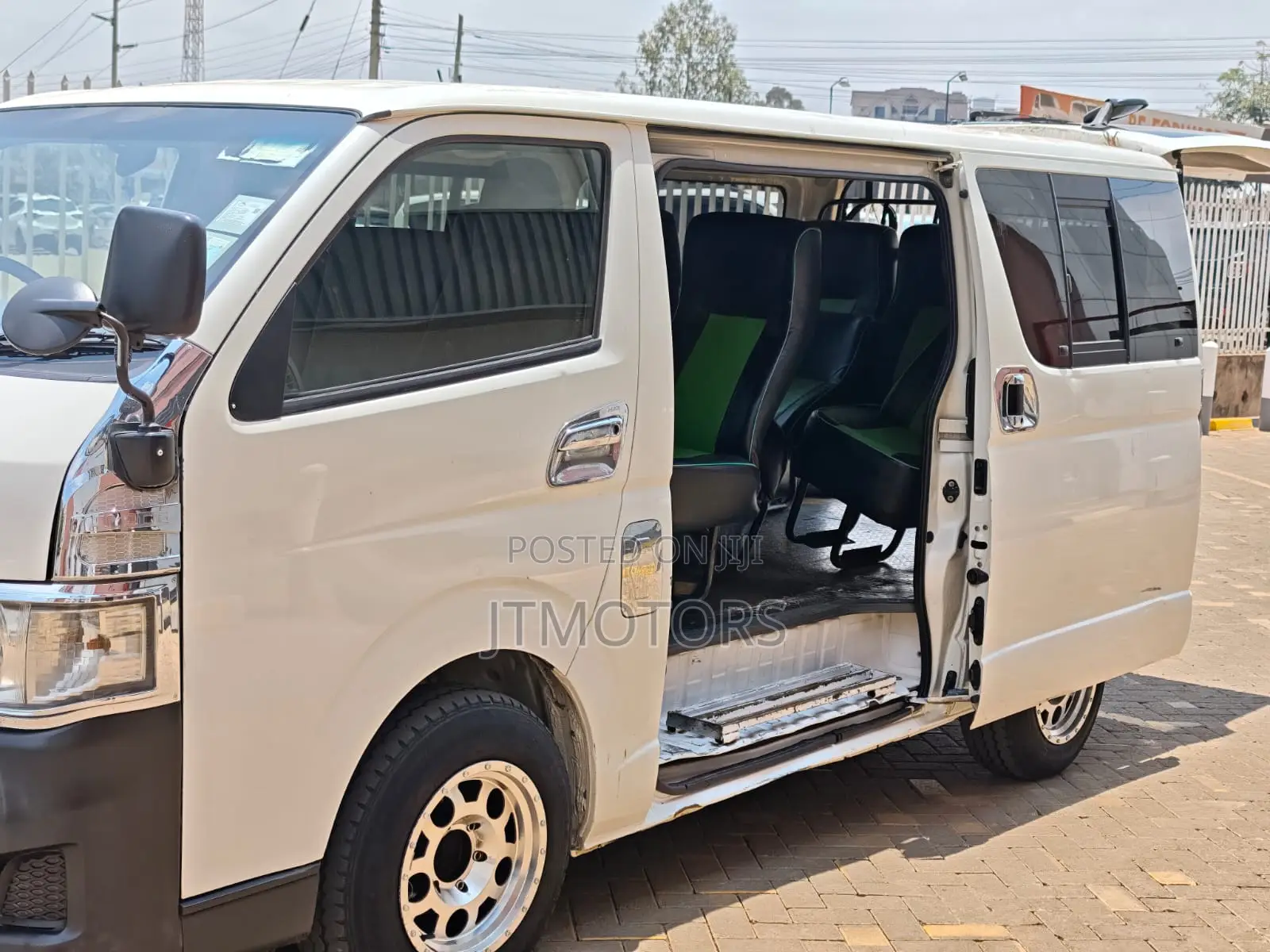Toyota HiAce 2013 White