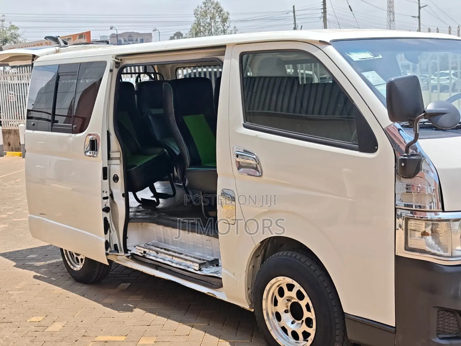 Toyota HiAce 2013 White