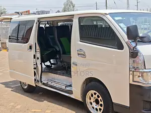 Toyota HiAce 2013 White