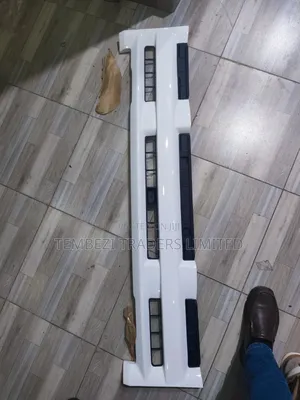 Genuine Isuzu NPR / NQR / Elf / 700p Front Grille