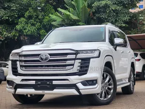 Toyota Land Cruiser LC300 2023 White