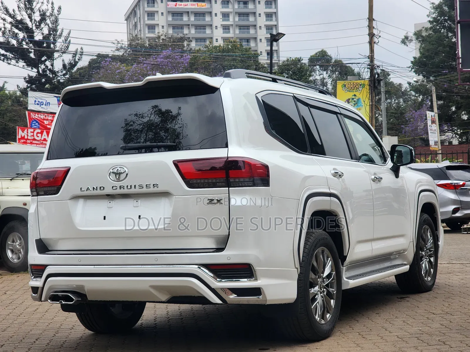 Toyota Land Cruiser LC300 2023 White
