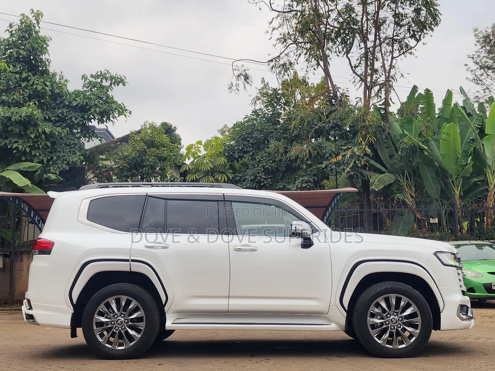 Toyota Land Cruiser LC300 2023 White