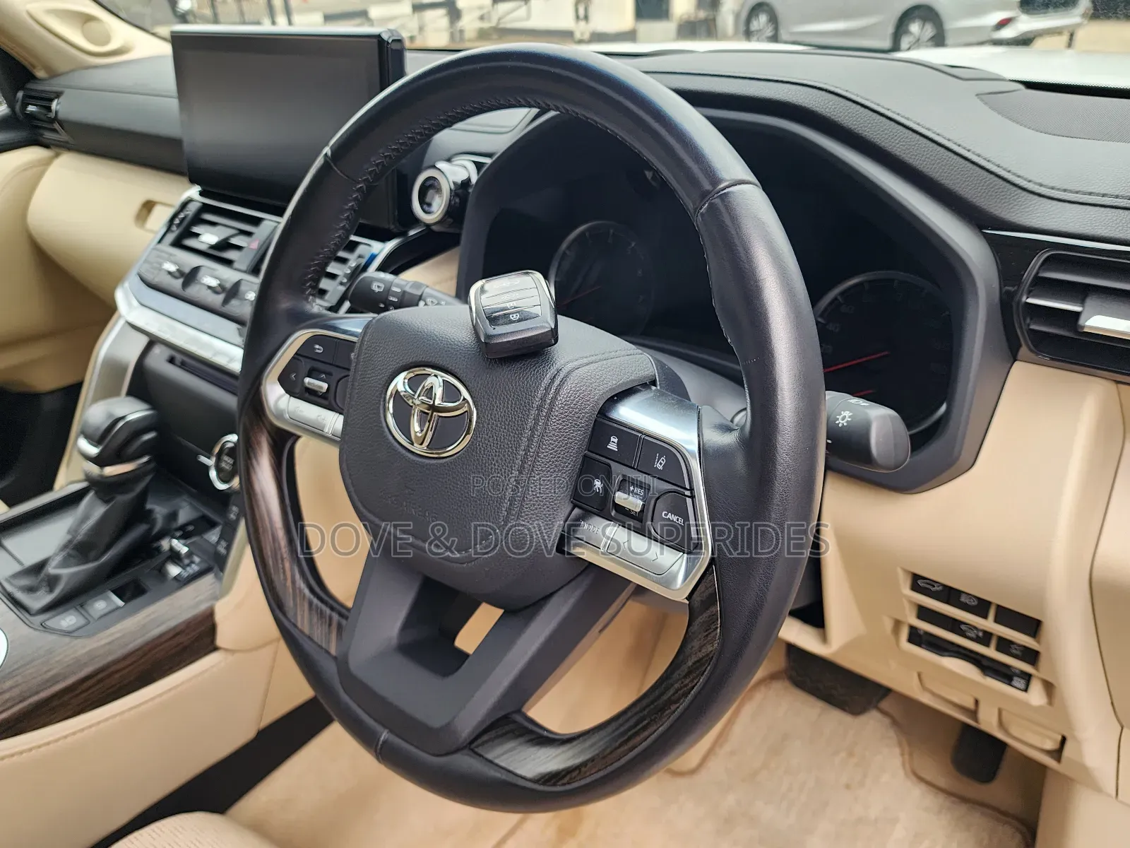 Toyota Land Cruiser LC300 2023 White