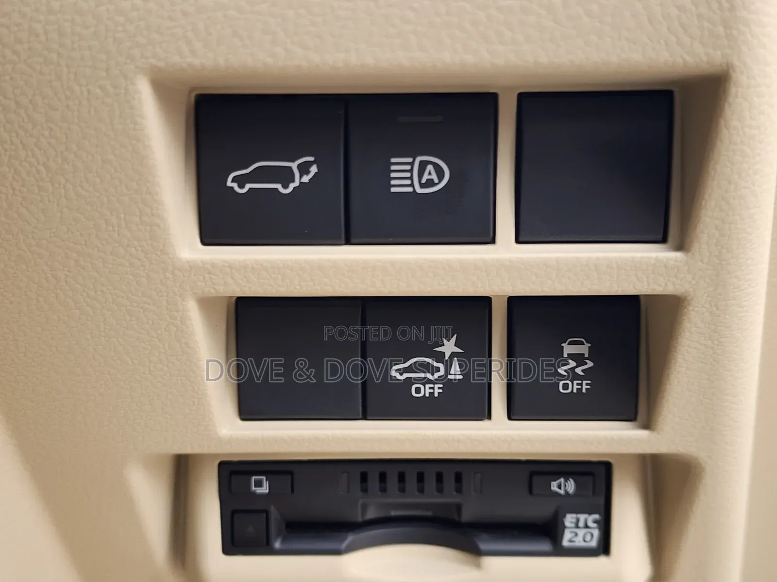 Toyota Land Cruiser LC300 2023 White