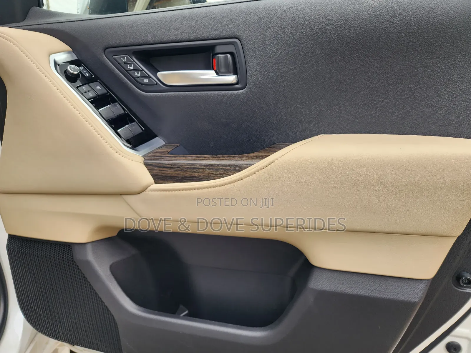 Toyota Land Cruiser LC300 2023 White