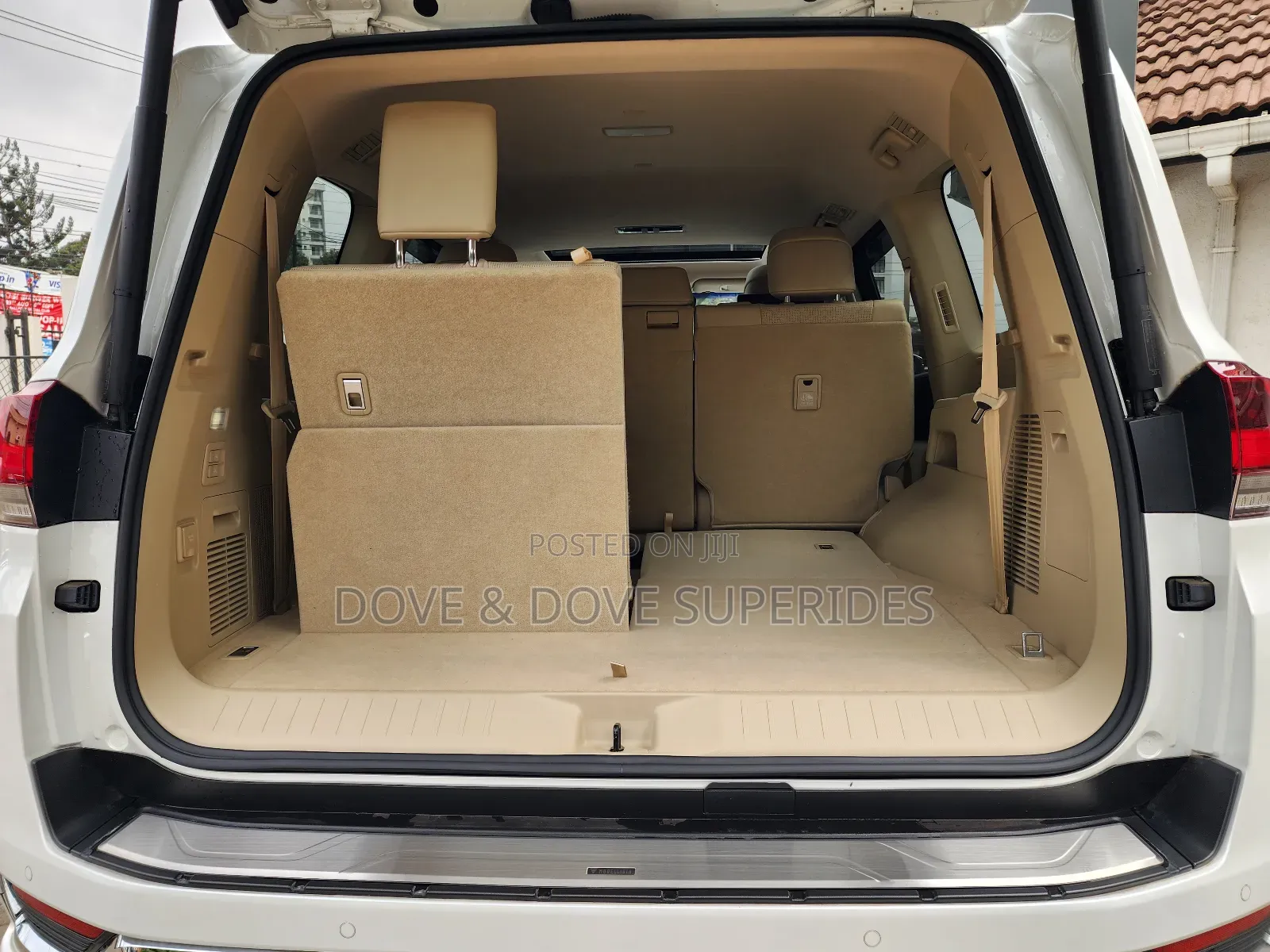 Toyota Land Cruiser LC300 2023 White