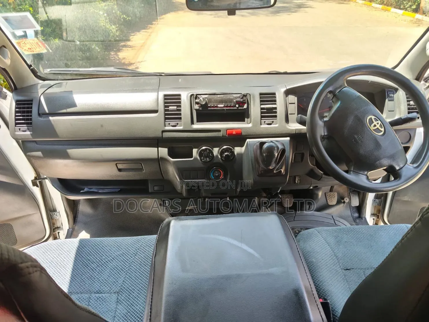 Toyota HiAce 2016 White