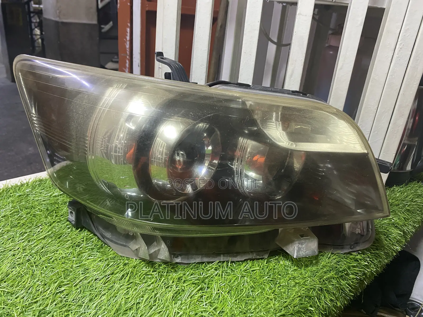 Headlight Toyota Rumion Xenon