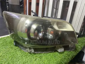 Headlight Toyota Rumion Xenon