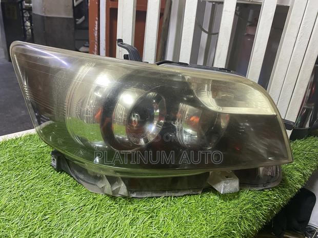 Headlight Toyota Rumion Xenon