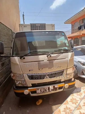 Mitsubishi Canter 2018 White
