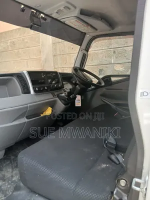 Mitsubishi Canter 2018 White