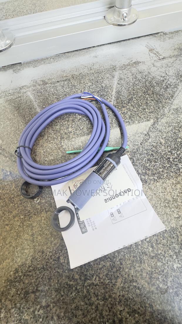 Proximity Switch (M18 Barrel-Style)