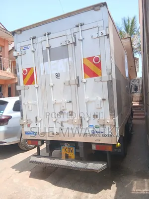 Mitsubishi Canter 2018 White