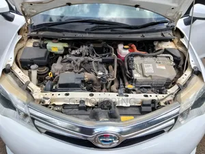 Toyota Corolla Fielder 1.5 Hybrid FWD 2014 Pearl
