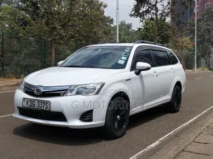 Toyota Corolla Fielder 1.5 Hybrid FWD 2014 Pearl