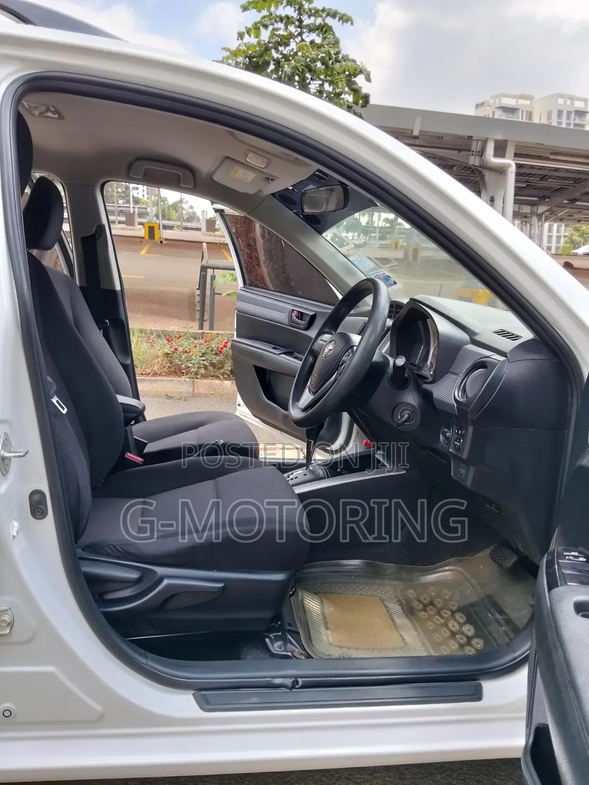 Toyota Corolla Fielder 1.5 Hybrid FWD 2014 Pearl