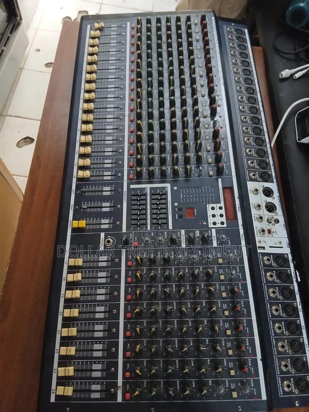 24 Channel Powerd Mixer - thumbnail 2