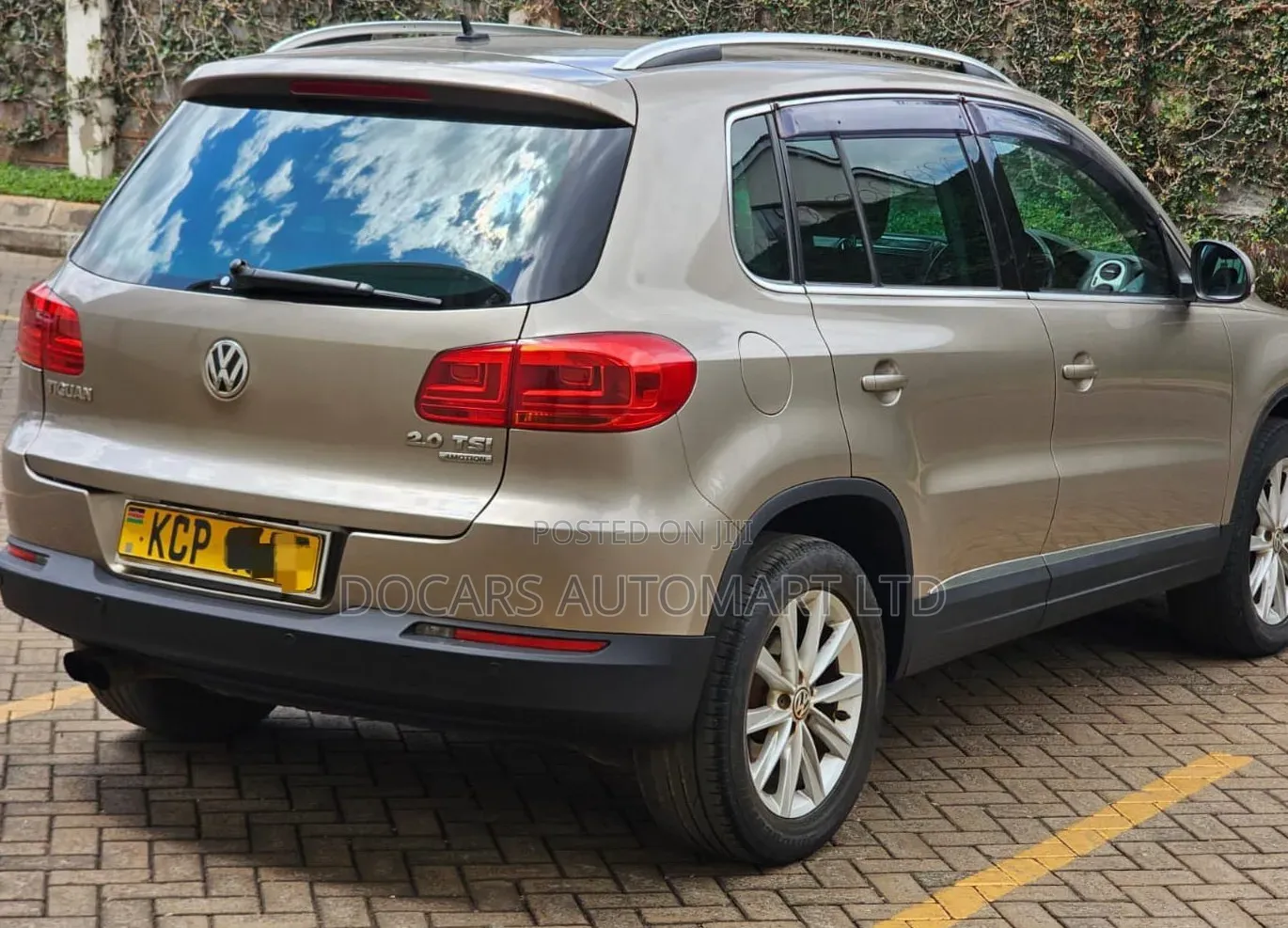 Volkswagen Tiguan 2012 Gold