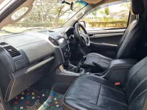 Isuzu D-MAX 2015 Silver