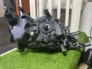 Headlight Nissan Serena 2012