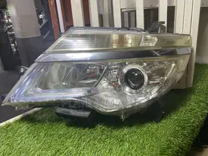 Headlight Nissan Serena 2012