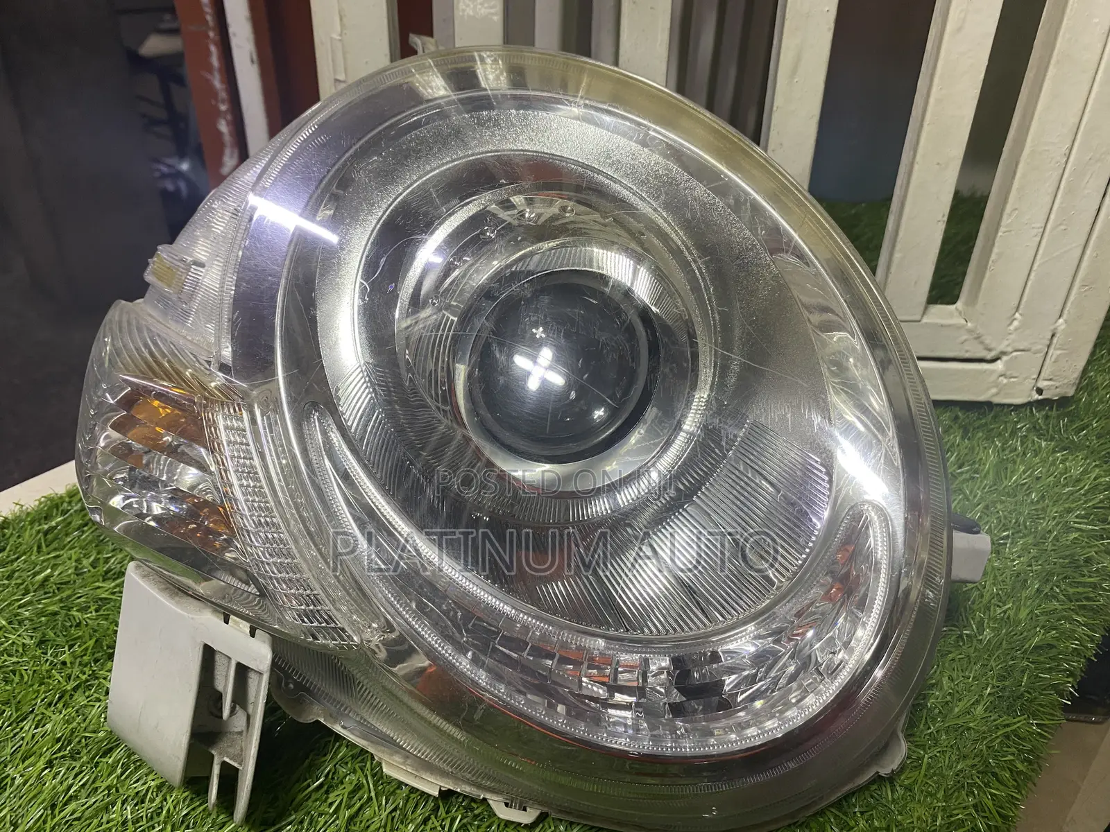 Headlight Toyota Sienta 2008/2010