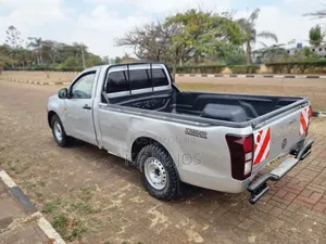 Isuzu D-MAX 2014 Silver