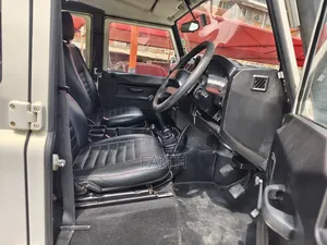 Land Rover Defender 2011 Pearl