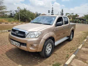 Toyota Hilux 2009 Gold