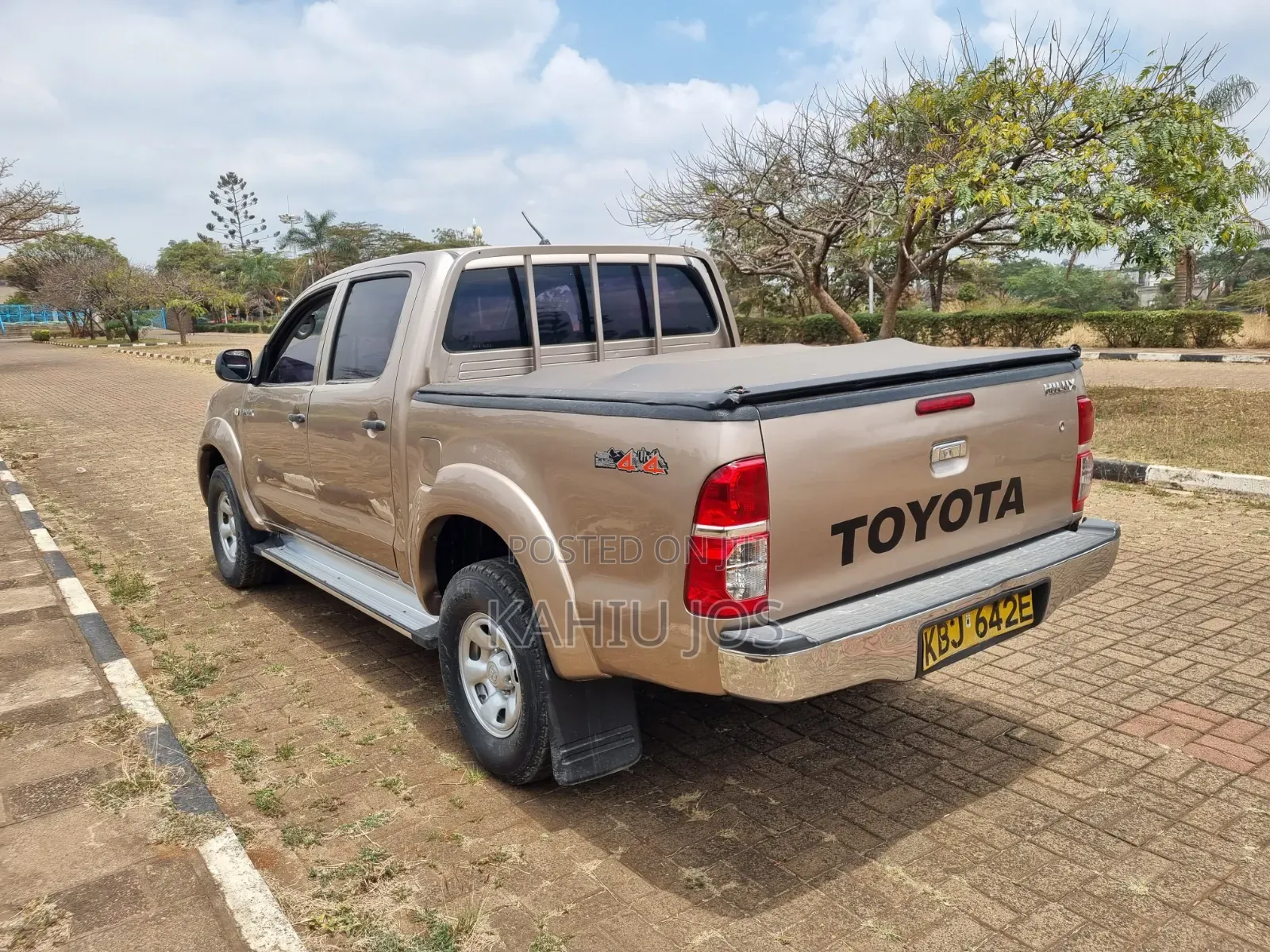 Toyota Hilux 2009 Gold
