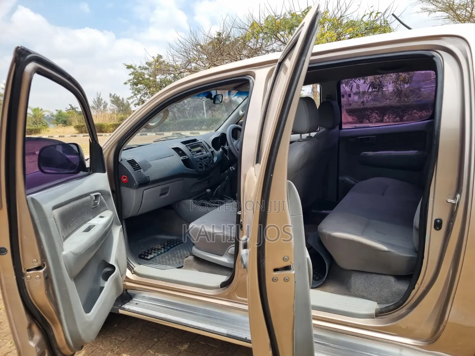 Toyota Hilux 2009 Gold